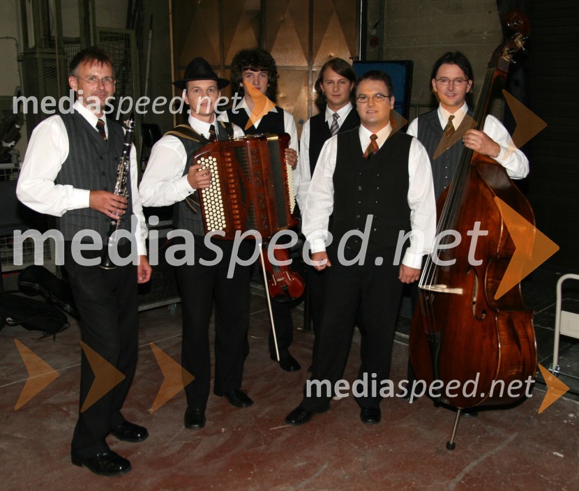 Ansambel StriciFestival narečne popevke