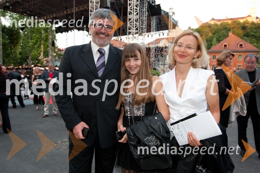 Roman Jakič, direktor Zavoda Tivoli s soprogo in hčerko TijoFestival Ljubljana 2011, otvoritev
