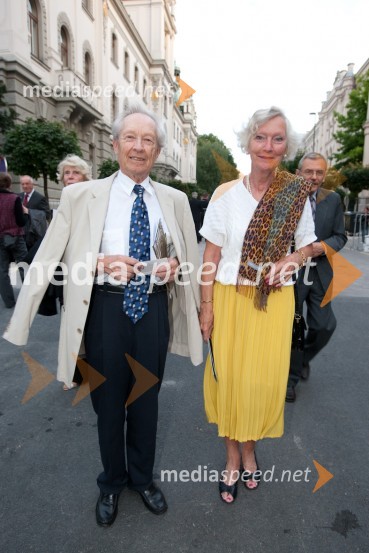 Dr. Henrik Neubauer, režiser, soproga Jasna Neubauer, prevajalkaFestival Ljubljana 2011, otvoritev