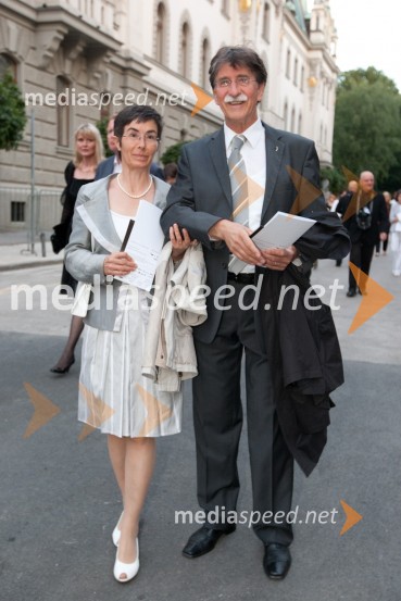 Jožko Čuk, direktor SNG Nova Gorica in soproga Jasna, zdravnicaFestival Ljubljana 2011, otvoritev