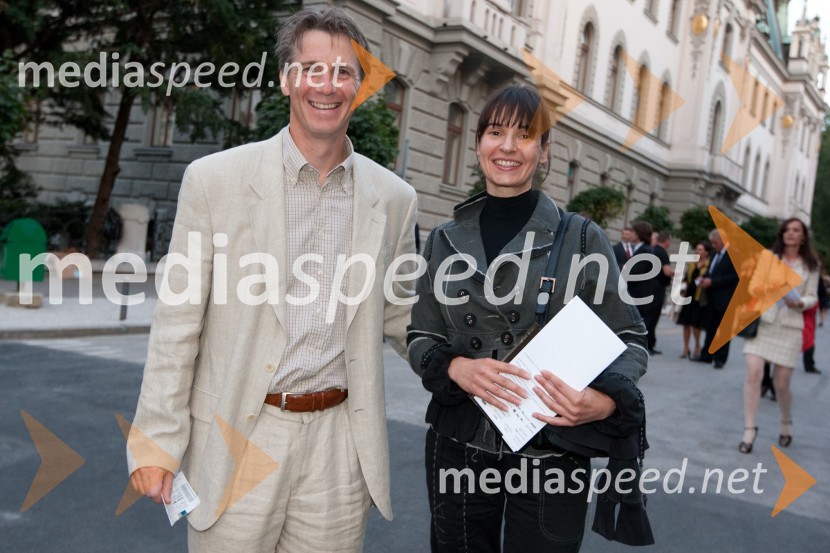 Robert Pistotnik, član uprave Sintal koncern in soproga JanaFestival Ljubljana 2011, otvoritev