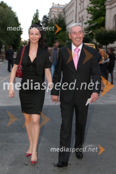 	Aleš Čerin, podžupan Mestne občine Ljubljana in spremljevalka Špela DrakslerFestival Ljubljana 2011, otvoritev