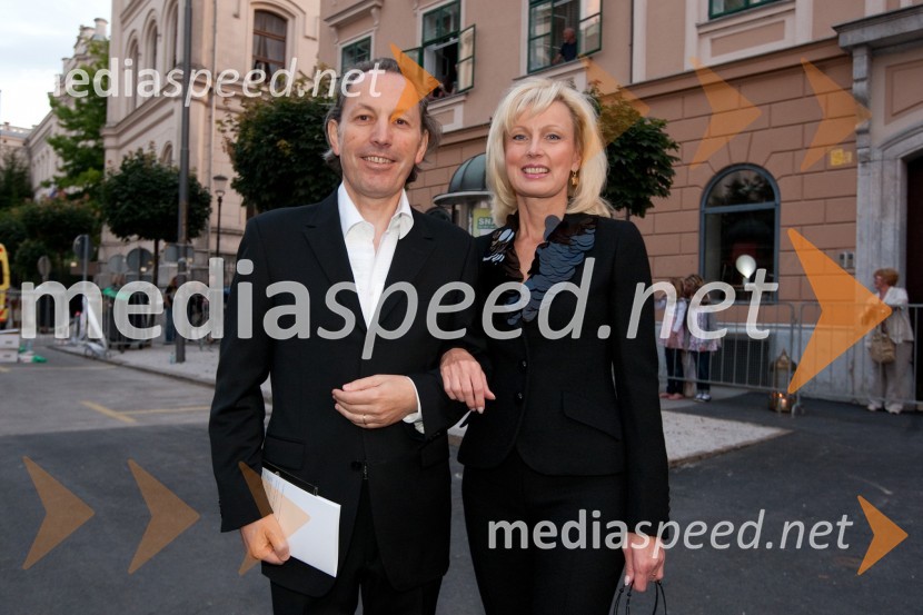 Edi Berk, oblikovalec, arhitekt s soprogo Vesno, pravnicaFestival Ljubljana 2011, otvoritev