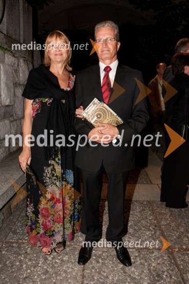 Zoran Janko, glavni izvršni direktor družbe Mobitel in soproga MajdaFestival Ljubljana 2011, otvoritev