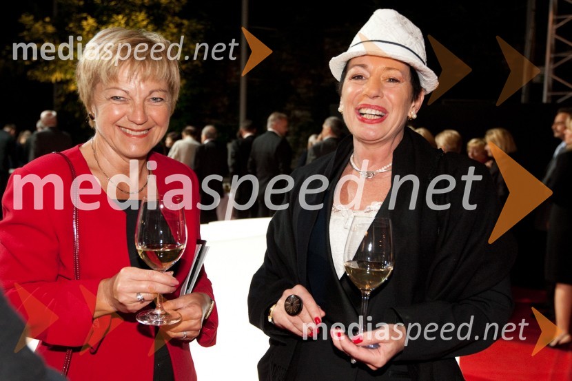 mag. Vojka Ravbar, generalna sekretarka SKB, Milenka Knez, Mial media marketingFestival Ljubljana 2011, otvoritev