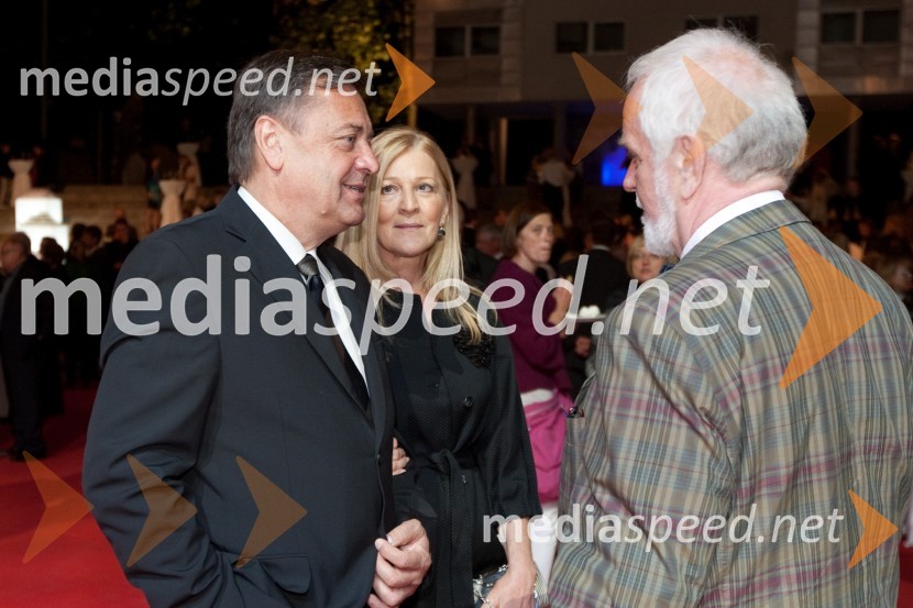 Zoran Janković, župan Mestne občine Ljubljana, soproga Mija in Mitja Meršol, nekdanji urednik DelaFestival Ljubljana 2011, otvoritev