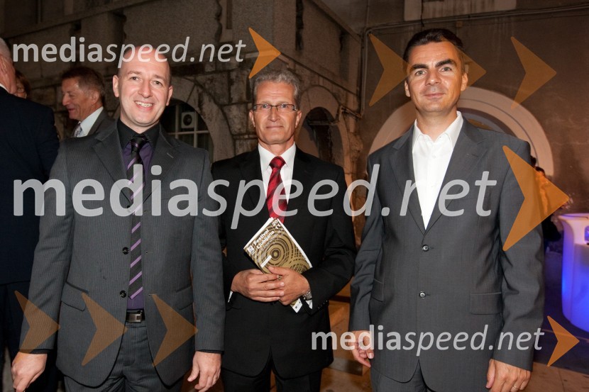 Peter Jeglič, direktor Pravno kadrovskega in splošnega področja v družbi Mobitel, Zoran Janko, glavni izvršni direktor družbe Mobitel in Danilo Tomšič, direktor področja prodaja in marketing v podjetju MobitelFestival Ljubljana 2011, otvoritev