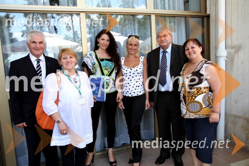 Prof. dr. Ludvik Toplak, predsednik Evropskega središča Maribor, dr. Vlasta Kušič, lektorica na Univerzi v Mariboru, Barbara Toplak Perović, Višje sodišče Maribor, Patricija Jankovič, predavateljica v Evropskem središču Maribor, prof. dr. Mario Plenković, predsednik programskega odbora mednarodne konference Družba in tehnologija in Vanja Borovac, svetovalka za promocijo UMMednarodna konferenca Družba in tehnologija