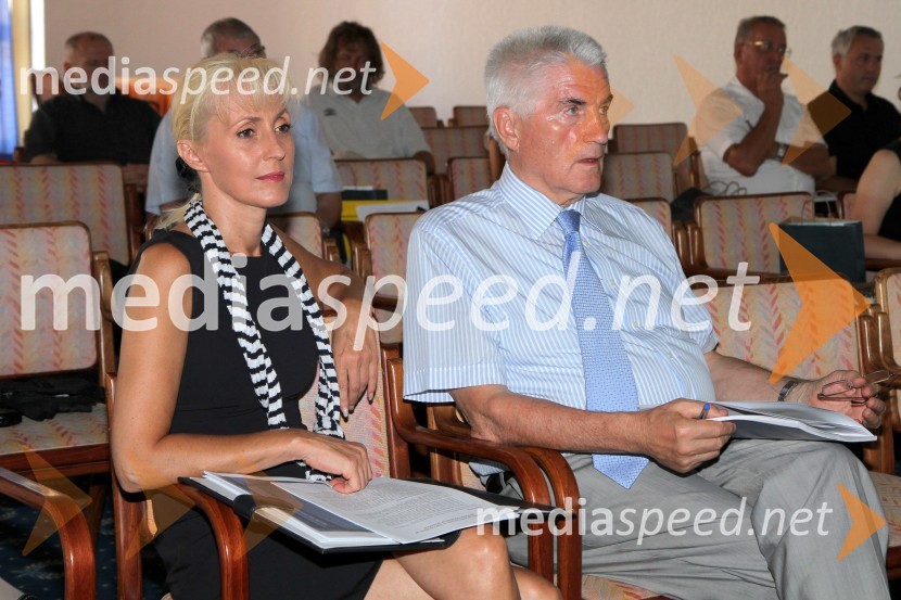Patricija Jankovič, predavateljica v Evropskem središču Maribor in prof. dr. Ludvik Toplak, predsednik Evropskega središča MariborMednarodna konferenca Družba in tehnologija