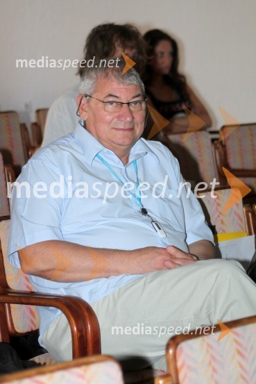 Prof. dr. Mario Plenković, predsednik programskega odbora mednarodne konference Družba in tehnologijaMednarodna konferenca Družba in tehnologija