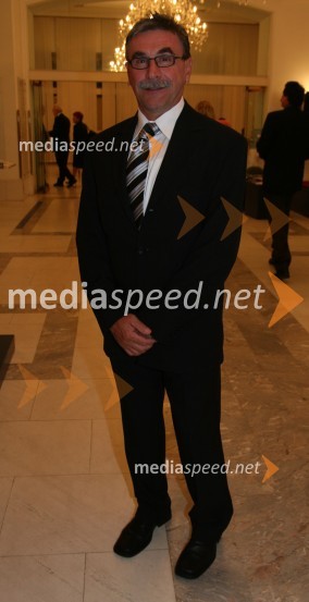 Zvonimir Lešnik, direktor območne enote Zavarovalnice Triglav v MariboruFestival narečne popevke