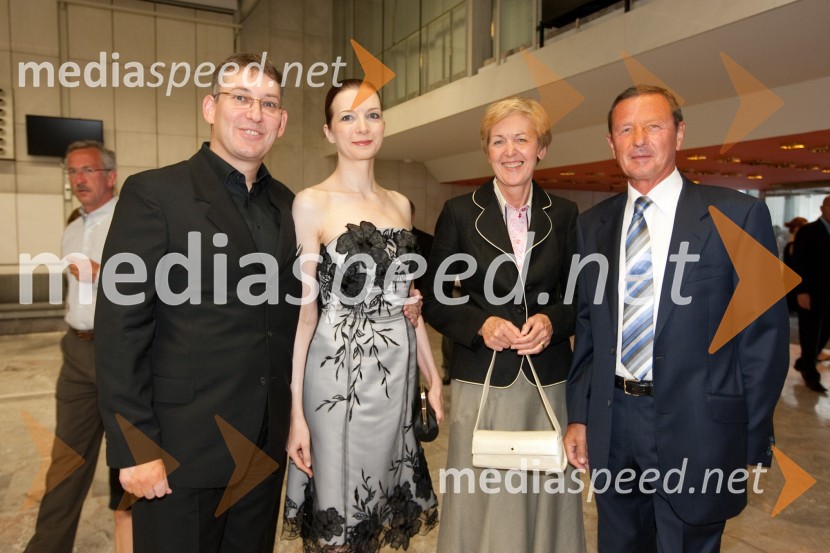 Žiga Debeljak, predsednik uprave družbe Mercator d.d., soproga Metoda, Cvetka Selšek, predsednica uprave SKB, soprog Jernej Kosmač, DZSFestival Ljubljana 2011, Orkester Filharmonica Della Scala