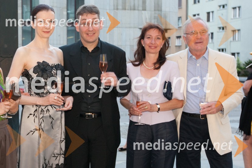 Žiga Debeljak, predsednik uprave družbe Mercator d.d., soproga Metoda, Kristijan Ukmar, nekdanji ravnatelj SNG Opera in Balet Ljubljana in soproga Branka Strmole Ukmar, pedagoginjaFestival Ljubljana 2011, Orkester Filharmonica Della Scala