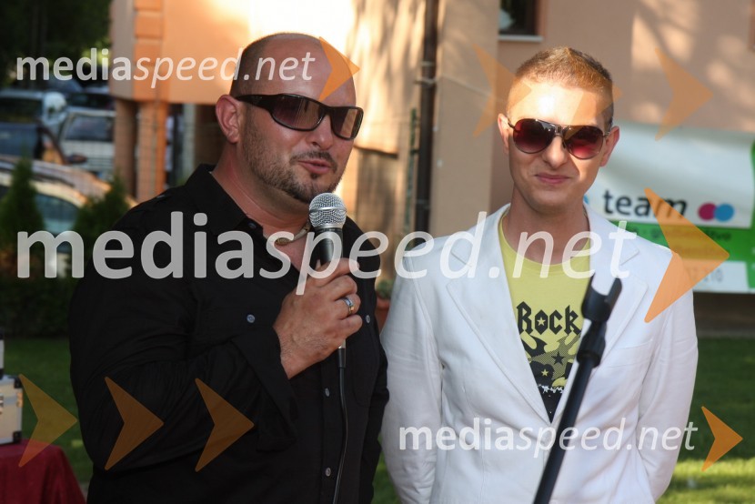 Silvo Bezjak, direktor podjetja SB Team in Damjan Murko, pevecDamjan Murko, predstavitev nove pesmi Slavček