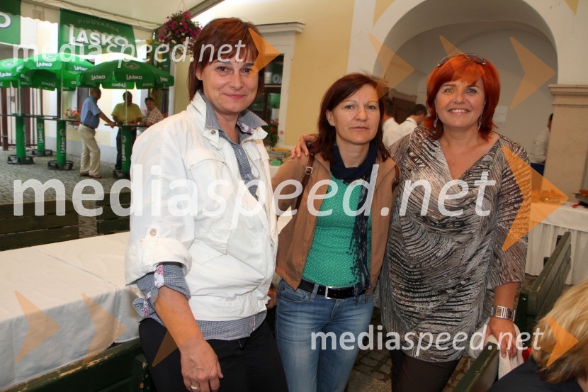 Marjeta Zevnik, direktorica splošnega sektorja Pivovarna Union d.d. in predsednica nadzornega sveta časopisne družbe Delo, Mirjam Hočevar, članica uprave Pivovarne Laško in ...Pivo in cvetje 2011, VIP dogajanje