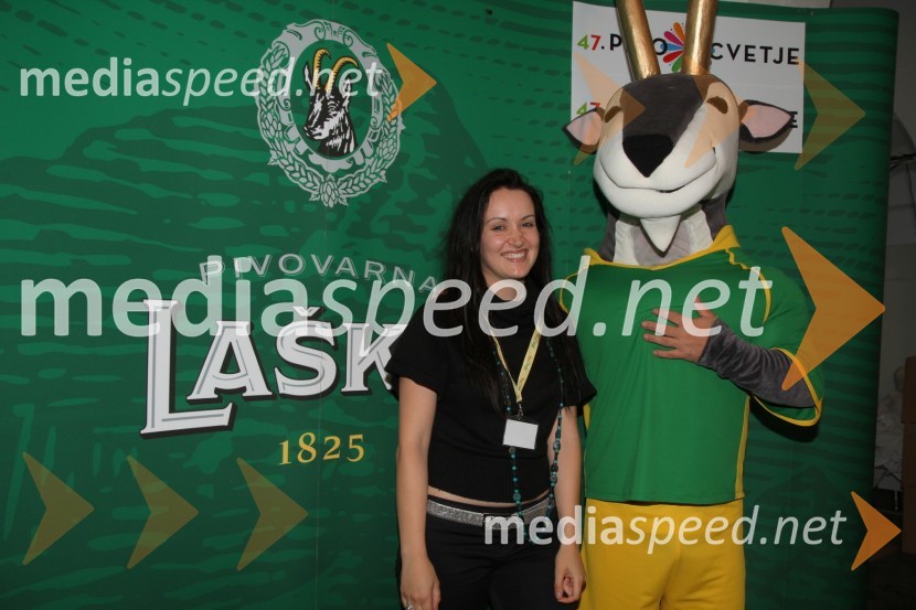 	Tinkara Kovač, glasbenica in Zlatorog, maskotaPivo in cvetje 2011, VIP dogajanje