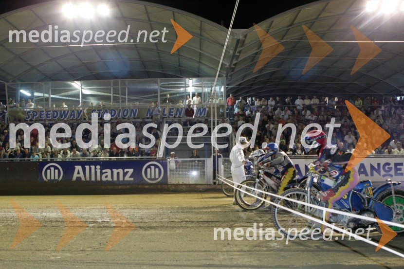 Tekmovalci tik pred štartomSPEEDWAY, 3. dirka ekipnega DP Slovenije, Hrvaške in Avstrije