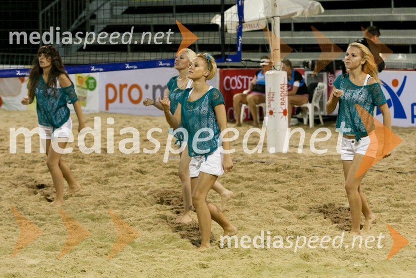 Plesalke plesnega kluba MamboBeachMaster 2011