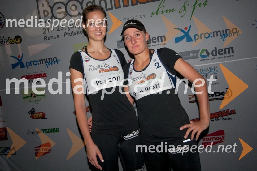 Lucia Čižmarova in Lucia Michalovičova, odbojkarici na mivki SlovaškaBeachMaster 2011