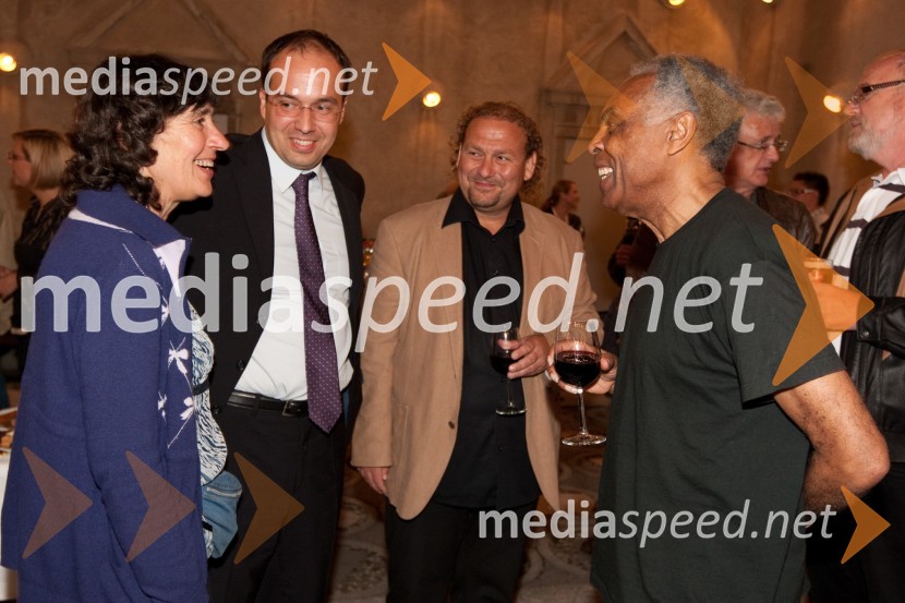 Leo Oblak, predsednik uprave Infonet media d.d. z mamo, Darko Brlek, direktor Festivala Ljubljana in Gilberto Gil, glasbenikFestival Ljubljana 2011: Gilberto Gil, koncert