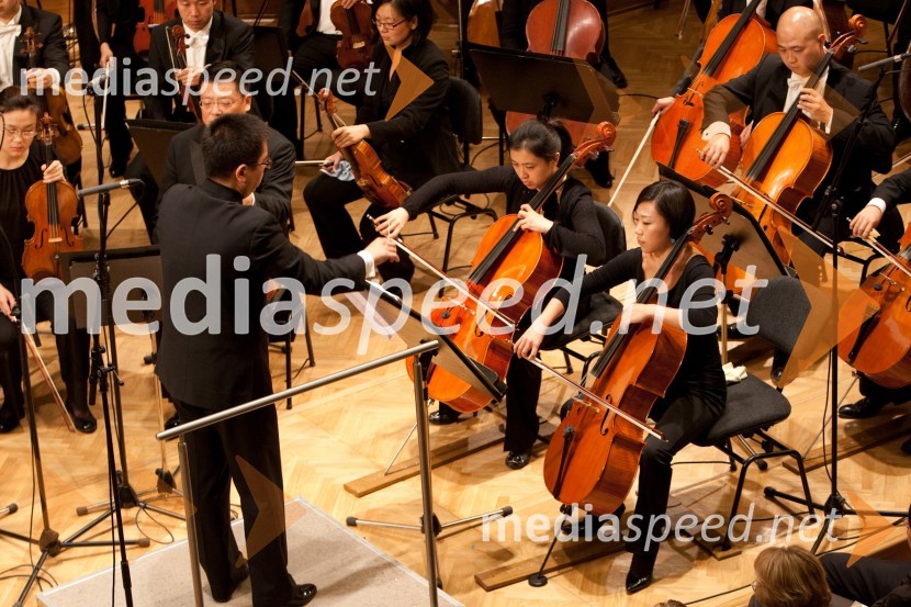 	Člani kitajskega filharmoničnega orkestra HangdžovFestival Ljubljana 2011: Koncert kitajskega filharmoničnega orkestra Hangdžov