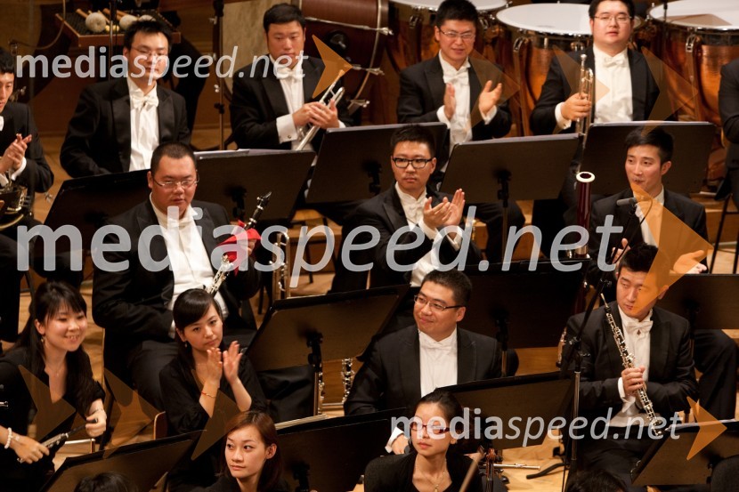 	Člani kitajskega filharmoničnega orkestra HangdžovFestival Ljubljana 2011: Koncert kitajskega filharmoničnega orkestra Hangdžov