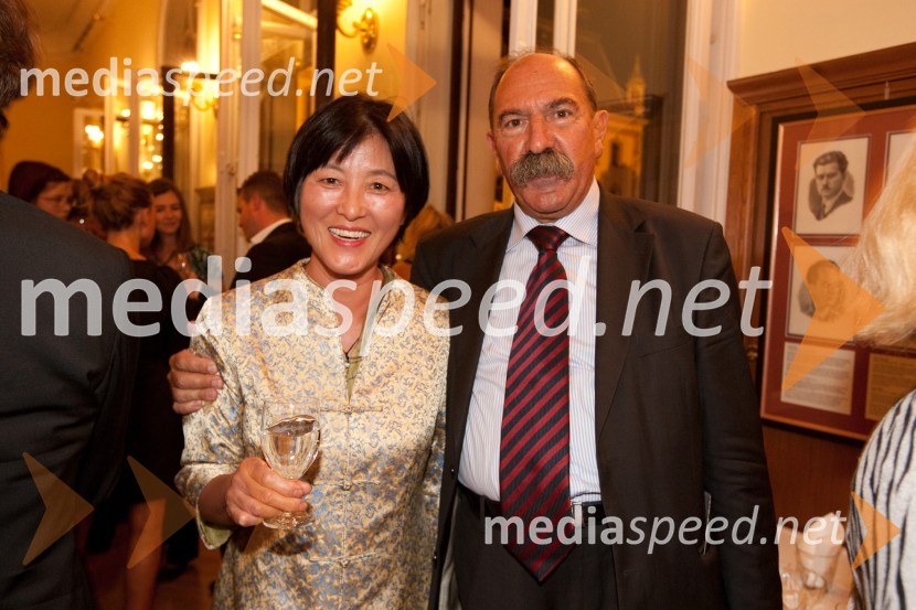 Huiquin Wang, slikarka in Marjan Zlobec, novinarFestival Ljubljana 2011: Koncert kitajskega filharmoničnega orkestra Hangdžov