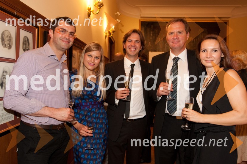 Damjan Kurnik, Argonos BPH, Franja Murn, marketing Slovenskih železnic, Nemanja Malbašić, izvršni direktor za javno upravo podjetja SRC d.o.o., Gorazd Zanoškar, izvršni direktor za področje infrastrukturnih rešitev podjetje SRC d.o.o. in Jana Poljak
Festival Ljubljana 2011: Koncert kitajskega filharmoničnega orkestra Hangdžov