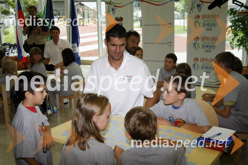 Bruno Šundov, košarkarObisk predstavnikov NBA lige v Pediatrični kliniki UKC Ljubljana