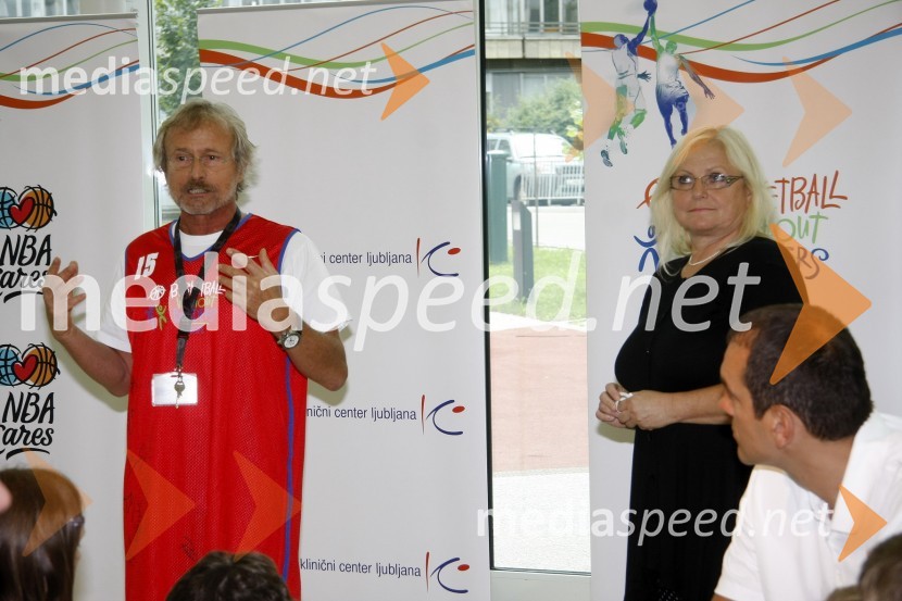 Prof. dr. Rajko Kenda, strokovni direktor Pediatrične klinike UKC Ljubljana in Biserka Marolt MedenObisk predstavnikov NBA lige v Pediatrični kliniki UKC Ljubljana