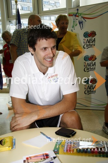 Boštjan Nachbar, košarkarObisk predstavnikov NBA lige v Pediatrični kliniki UKC Ljubljana