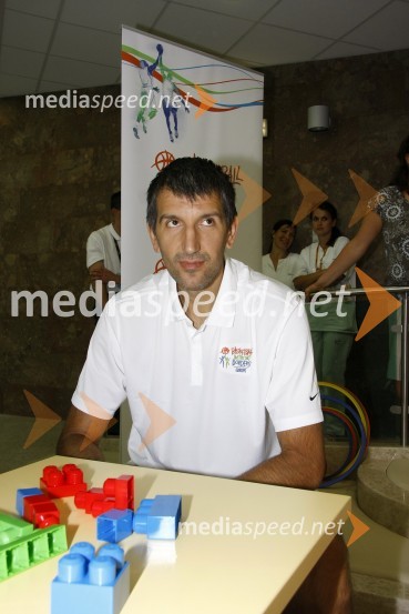 Predrag Drobnjak, košarkarObisk predstavnikov NBA lige v Pediatrični kliniki UKC Ljubljana