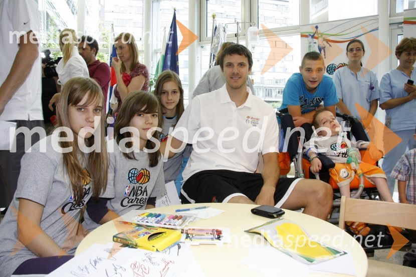 Boštjan Nachbar, košarkarObisk predstavnikov NBA lige v Pediatrični kliniki UKC Ljubljana
