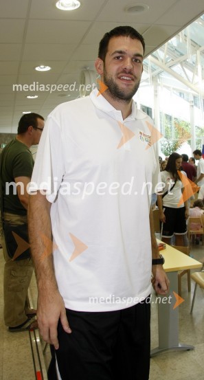 Žarko Čabarkapa, košarkarObisk predstavnikov NBA lige v Pediatrični kliniki UKC Ljubljana