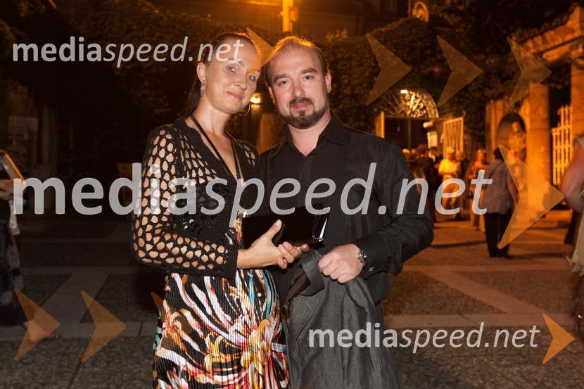 Jože Vidic, umetniški vodja Slovenskega okteta in predsednik KD Slovenski oktet in soproga Urška VidicFestival Ljubljana 2011: Hair, muzikal