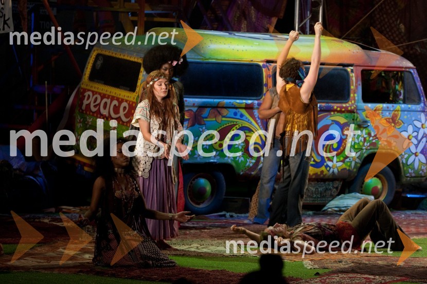 Hair, prizor iz predstaveFestival Ljubljana 2011: Hair, muzikal