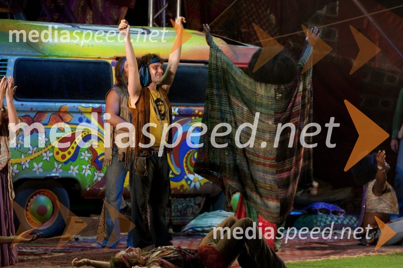 Hair, prizor iz predstaveFestival Ljubljana 2011: Hair, muzikal