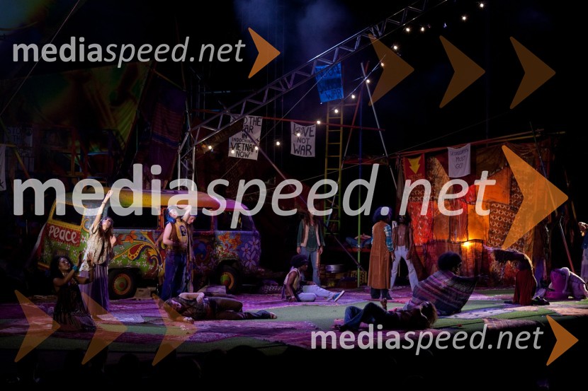 Hair, prizor iz predstaveFestival Ljubljana 2011: Hair, muzikal