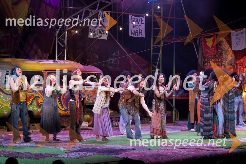 Hair, prizor iz predstaveFestival Ljubljana 2011: Hair, muzikal