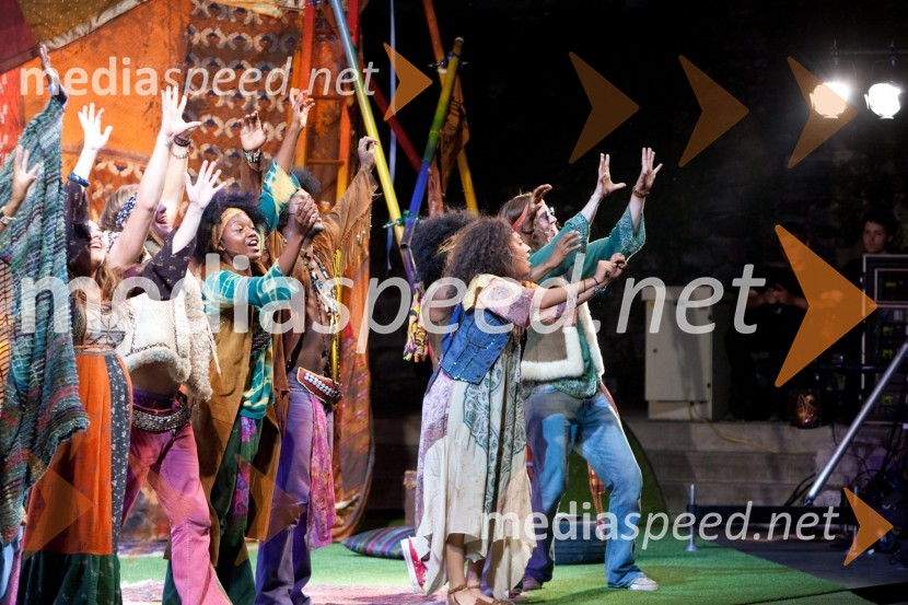 Hair, prizor iz predstaveFestival Ljubljana 2011: Hair, muzikal