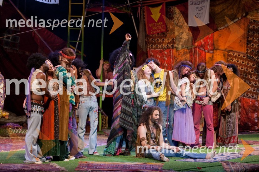 Hair, prizor iz predstaveFestival Ljubljana 2011: Hair, muzikal