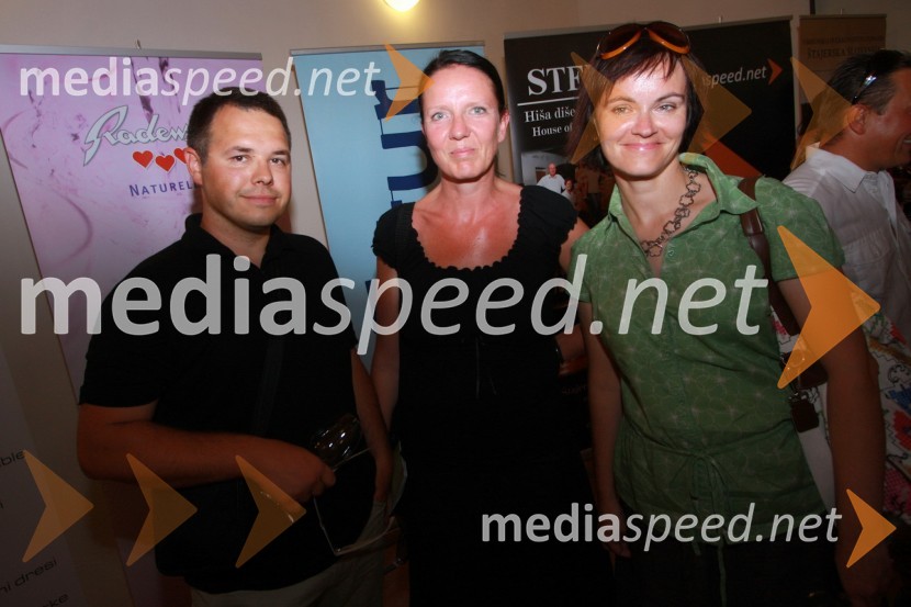 Jure Struc, direktor marketinga družbe Pivovarna Laško d.d. in življenjska sopotnica Aleksandra Kohek ter Petra Božič Blagajac, SPEM KomunikacijeSalon Traminec 2011