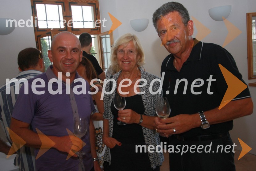 Marjan Hribar, generalni direktor Direktorata za turizem na Ministrstvu za gospodarstvo, Anton Kampuš, župan Občine Gornja Radgona in soproga MarijaSalon Traminec 2011