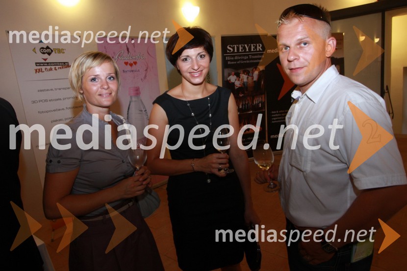 Mateja Prapotnik, nekdanja Kogovska vinska kraljica, ..., Borut Prapotnik, vinarstvo Čurin-PrapotnikSalon Traminec 2011