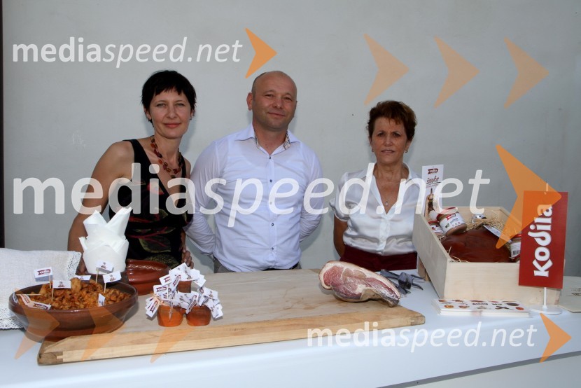 Marjeta Flisar, Janez Janko Kodila in soproga Lena KodilaSalon Traminec 2011