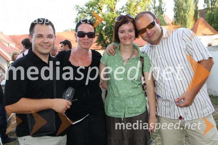 Jure Struc, direktor marketinga družbe Pivovarna Laško d.d. in življenjska sopotnica Aleksandra Kohek, Petra Božič Blagajac, SPEM Komunikacije in Mitja Blagajac, SPEMSalon Traminec 2011