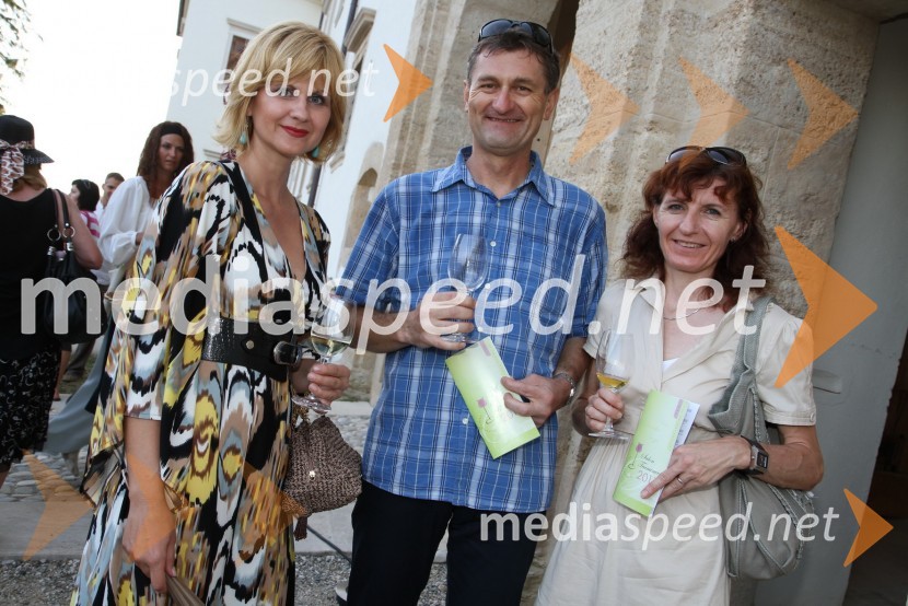 Norma Bale, direktorica Kultprotur, ... in Helena Javornik, maratonkaSalon Traminec 2011