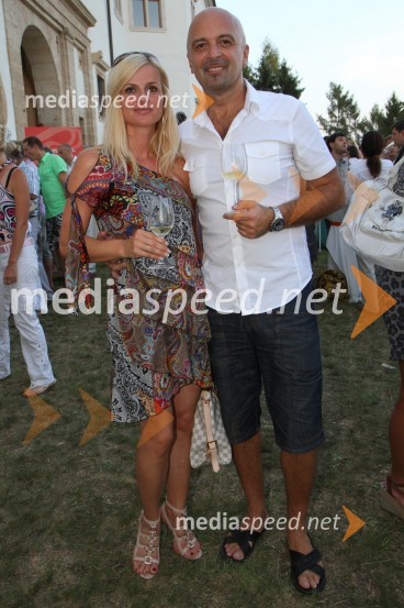 Aleksandra Peharda, vodja programa kemija v podjetju Mikro+Polo in Matjaž Ivanc, najemnik lokala Pri FlorjanuSalon Traminec 2011