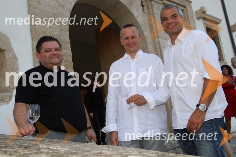 Dejan Bajer, Slovin, Andrej Kac, odvetnik in Saša Arsenovič, solastnik Galerije Gosposka in kavarne, restavracije in vinoteke RožmarinSalon Traminec 2011