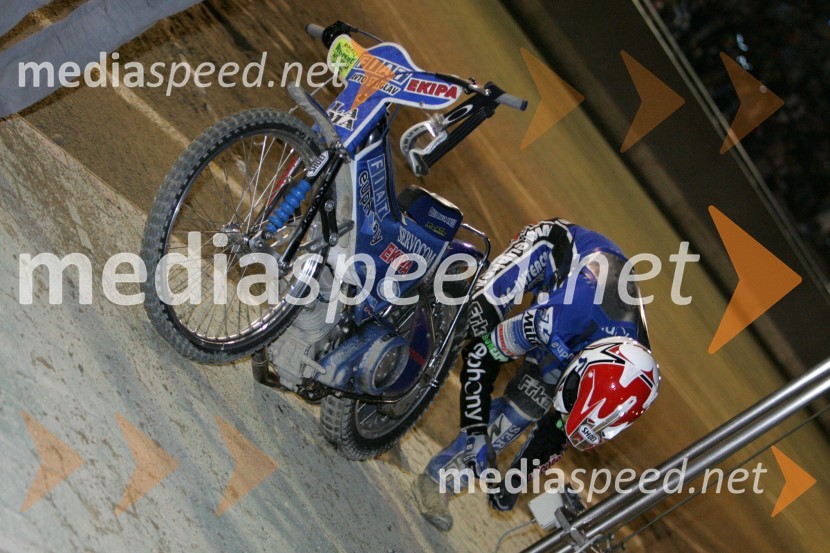 Matej Žagar, AMTK Ljubljana, s pokvarjenim motorjemSPEEDWAY, 3. dirka ekipnega DP Slovenije, Hrvaške in Avstrije